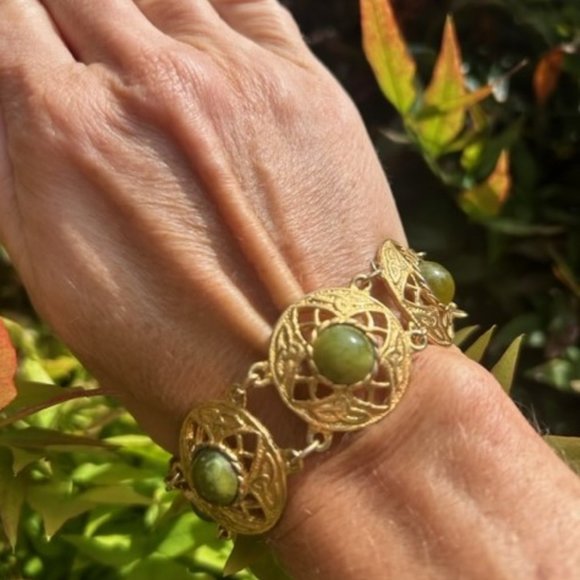 VTG Gold Round Filigree Link Bracelet with Green Stones - Picture 3 of 8